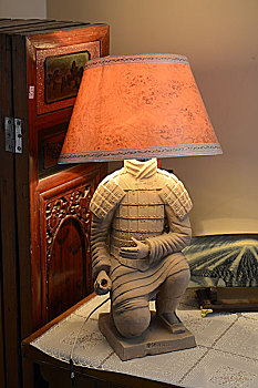 兵马俑公寓里的特色台灯,陕西西安