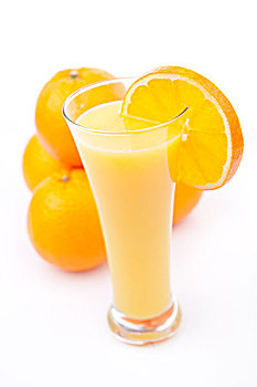 满杯,橙汁,靠近,堆积,橘子,白色背景
