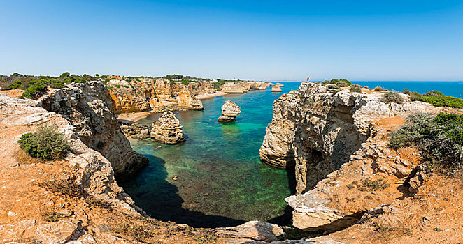 蓝绿色海水,峻岸,海滩,崎岖,岩石海岸,砂岩,岩石构造,海中,阿尔加维,拉各斯,葡萄牙,欧洲