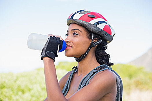 健身,女人,骑自行车,饮用水