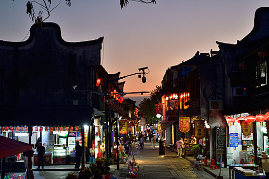 枫泾古镇老街夜景