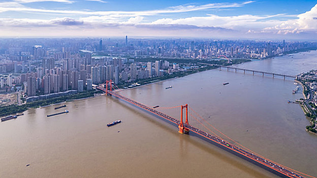 武汉鹦鹉洲长江大桥城市航拍