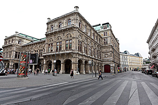 维也纳人走在大街格拉本,grabenstrasse,主要街道的老城区维也纳