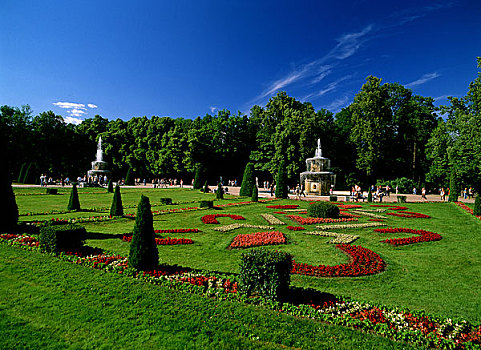 圣彼得堡城市景点,蒙波礼季尔庭园区