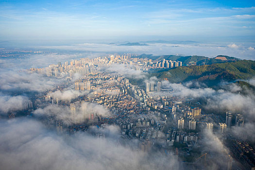 广西梧州,云雾缭绕美如仙境