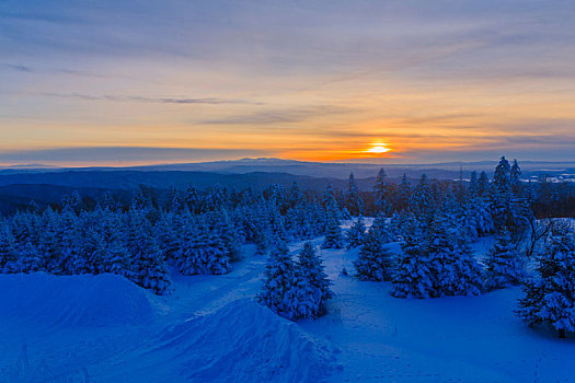 雪岭夕照