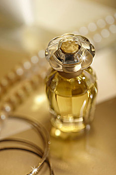 香水,瓶子,反射,表面,手镯,珍珠,项链,金色