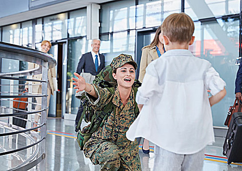儿子,跑,问候,军人,母亲,机场