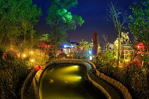 唐风温泉夜景图片