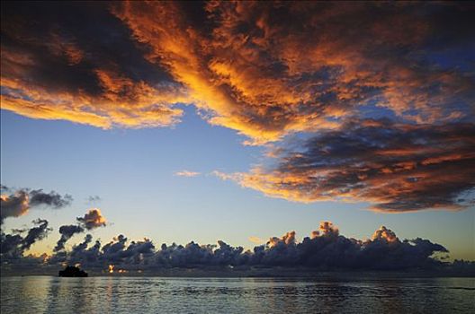 云,上方,海洋,日出,赖阿特阿岛,法属玻利尼西亚