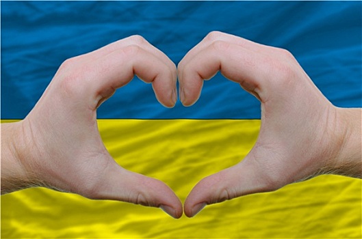 心形,喜爱,手势,展示,上方,旗帜,乌克兰,背影
