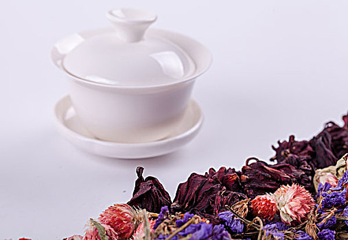 茶杯和干花