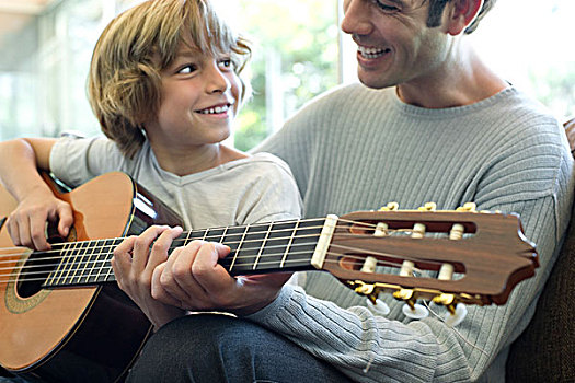 男孩,学习,演奏,吉他,父亲