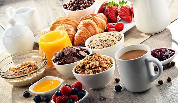 早餐,咖啡,果汁,牛角面包,水果