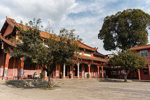 四川德阳广汉市新丰镇花园村万福寺大雄宝殿