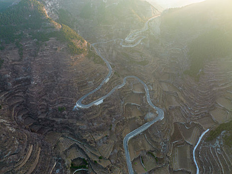 航拍济南金刚纂村的盘山公路