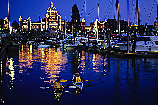 两个,漂流者,划船,内港,国会大厦,照亮,夜晚,维多利亚,温哥华岛,不列颠哥伦比亚省,加拿大