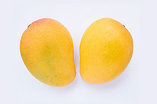 两只芒果