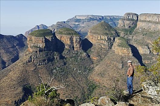 男人,正面,岩石构造,三茅屋岩,布莱德河峡谷,南非,非洲