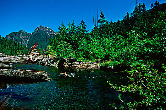 河,儿童,游泳,温哥华岛,不列颠哥伦比亚省,加拿大