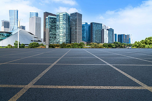 沥青路面天际线和杭州钱江新城建筑景观