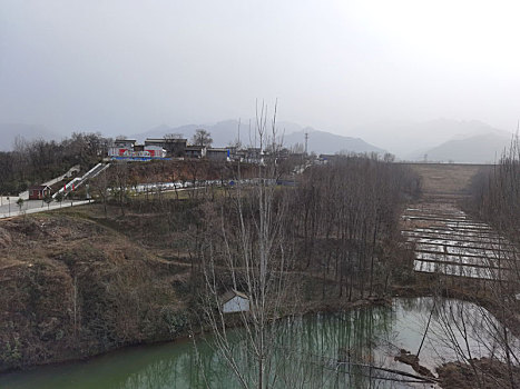 秦岭山下环山路口水库