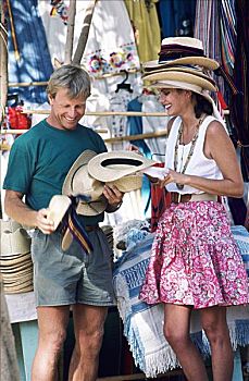 墨西哥,游客,伴侣,试穿,帽子,街头摊贩