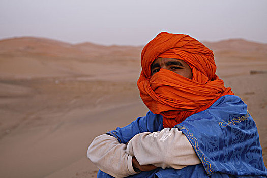 非洲,北非,摩洛哥,梅如卡,却比沙丘,肖像,部落男人,传统服装