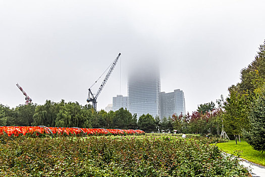 大雾环下的中国长春城市景观