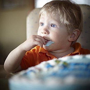 幼儿,吃,生日蛋糕