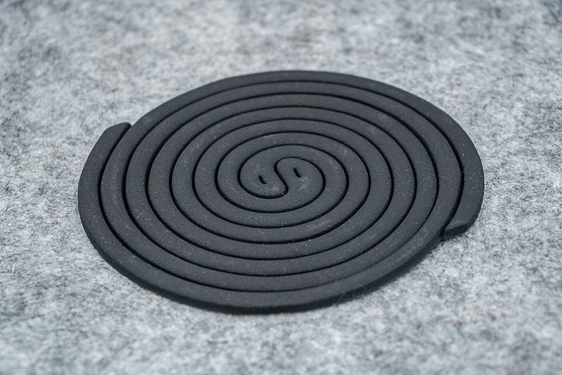 中药制成漩涡状的蚊香_图片素材