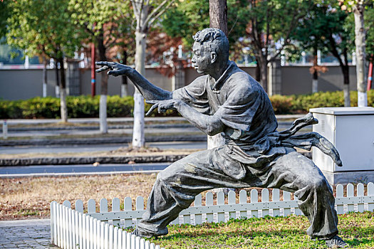 中国武术螳螂拳运动雕塑,南京市国际青年文化公园