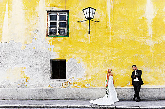 婚礼,新郎,新娘,正面,黄色,墙