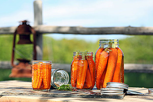 胡萝卜,罐头瓶,桌子,户外