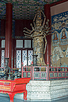 颐和园佛香阁内的千手观音佛像