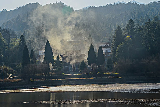 树,蓝,背景,池塘,倒影,烟,枯枝,寺庙,太阳,阳光,水,岸,淤泥,泥潭,村庄,山岗