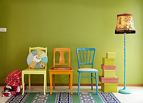 彩色,木椅,拼合,垫子,一堆,盒子,旧式,落地灯,线条,绿色,墙壁