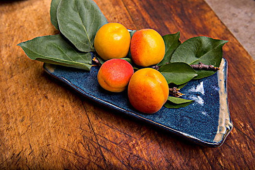 红杏,杏,盘子里的水果