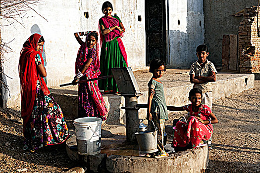 印度,拉贾斯坦邦,孩子,女人,聚集,水泵