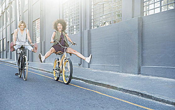 玩耍,女人,自行车,城市街道