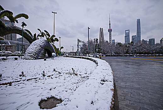 上海外滩东方明珠雪景