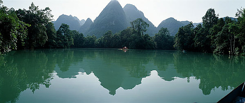 荔波樟江风景区的小七孔鸳鸯湖