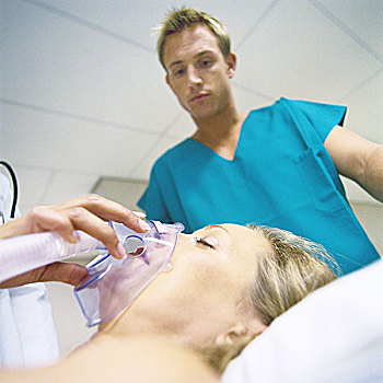 实习医师,俯视,病人,氧气面罩