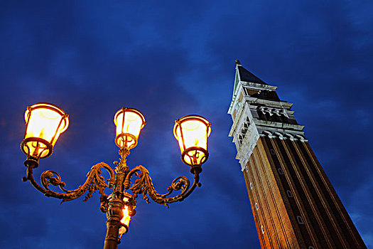 路灯,钟楼,黄昏,广场,威尼斯,威尼托,意大利