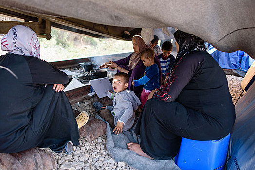 家庭,做饭,火车,难民,露营,希腊,边远地区,马其顿,四月