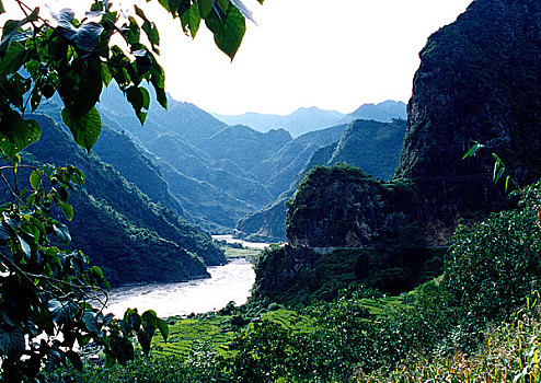 神奇美丽的怒江峡谷奇观