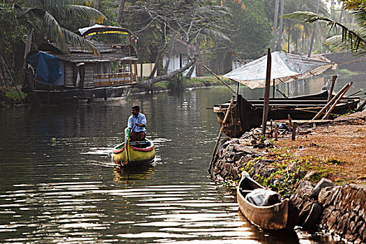 男人,运河,独木舟,死水,靠近,喀拉拉,印度,南亚,亚洲