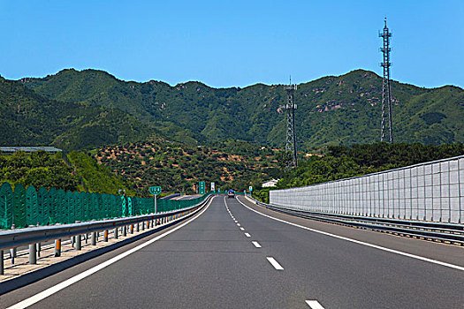 平坦干净的高速公路