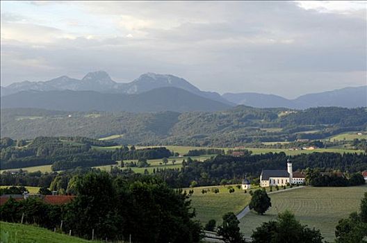 山脉全景,教堂,上巴伐利亚,德国,欧洲