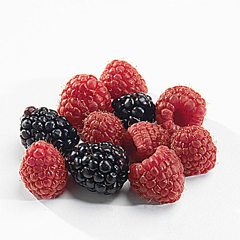 树莓,黑莓,白色背景